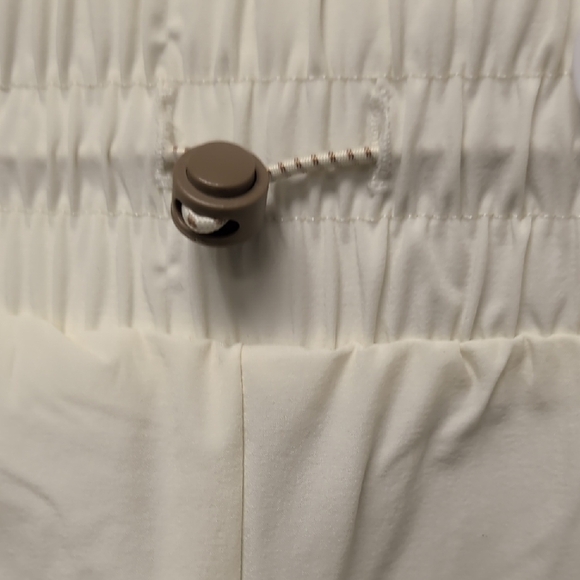 NWT Outdoor Supply Co. Avalanche Women's  Nylon Shorts w/ Pockets Size L. Ivory - Picture 5 of 7